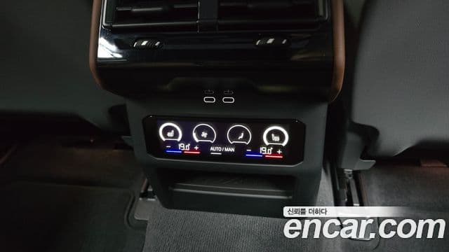 BMW 5 Series 2025 — Photo 10/33