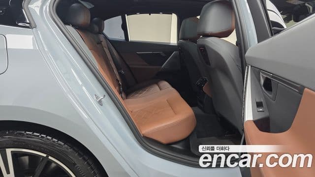 BMW 5 Series 2024 — фото 11 из 20