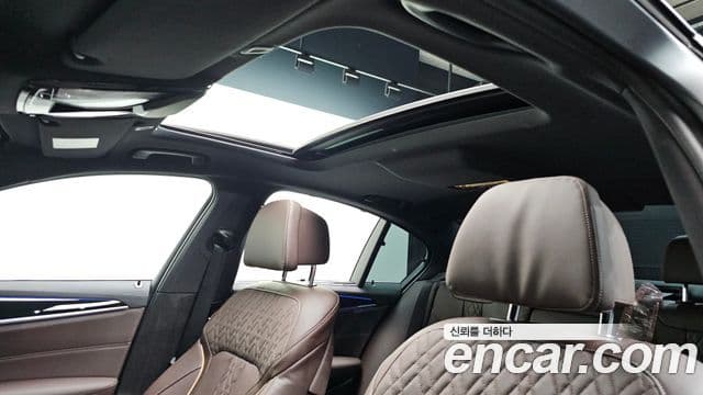 BMW 5 Series 2023 — ფოტო 18/20