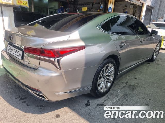 Lexus LS500 2018 — ფოტო 1/20