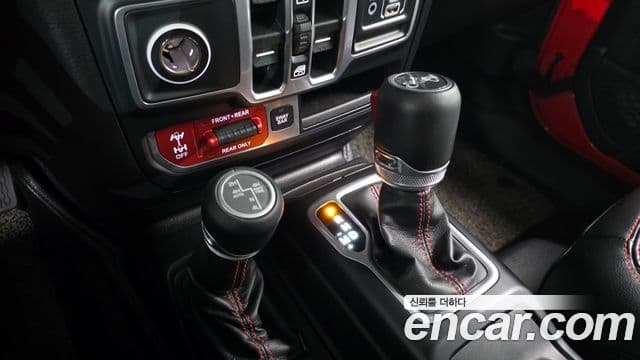 Jeep Wrangler 2018 — ფოტო 8/20