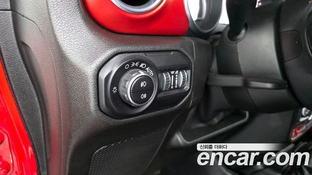 Jeep Wrangler 2018 — ფოტო 18/20