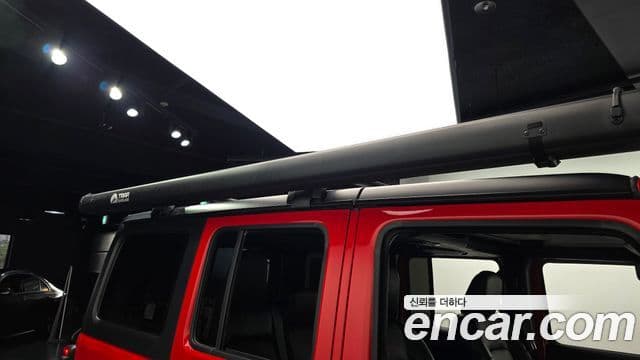 Jeep Wrangler 2018 — ფოტო 19/20