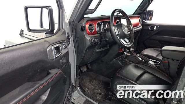 Jeep Wrangler 2019 — ფოტო 23/28