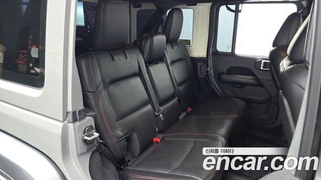 Jeep Wrangler 2019 — ფოტო 12/28