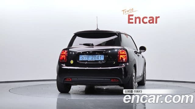 Mini Cooper Electric 2023 — ფოტო 11/30