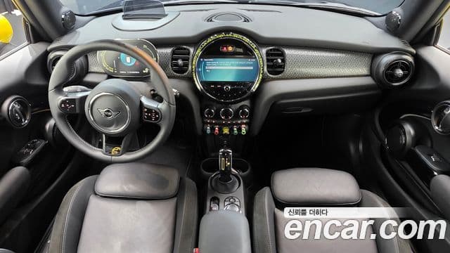 Mini Cooper Electric 2023 — ფოტო 24/30
