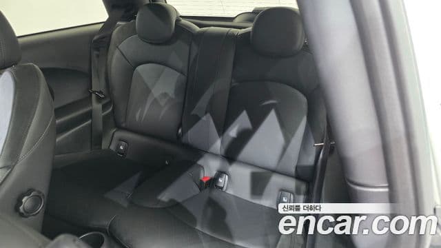 Mini Cooper Electric 2023 — ფოტო 16/30