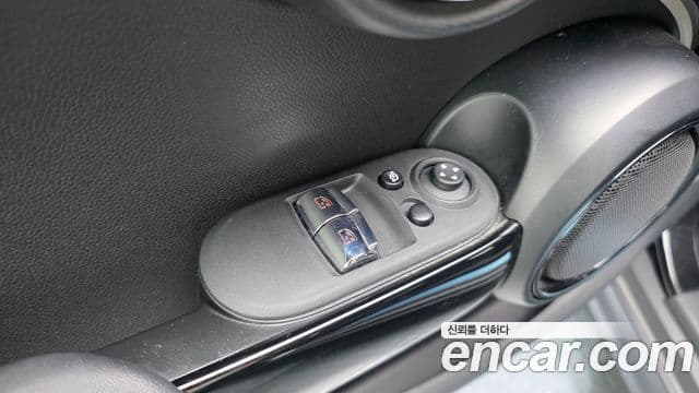 Mini Cooper Electric 2023 — ფოტო 7/30