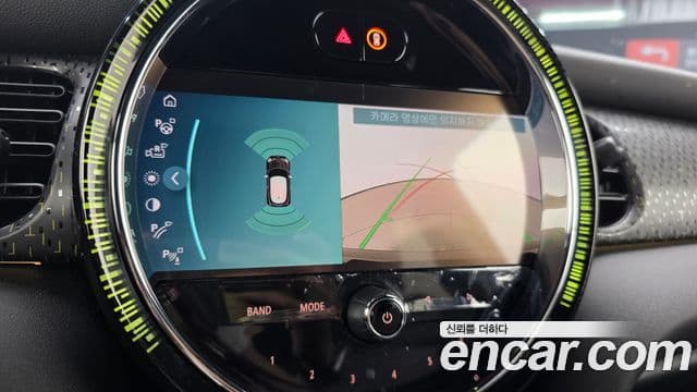 Mini Cooper Electric 2023 — ფოტო 8/30