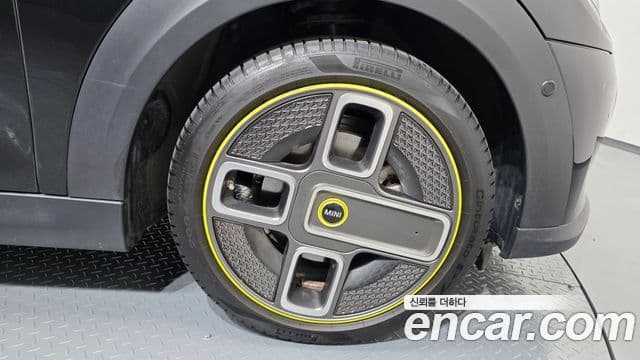 Mini Cooper Electric 2023 — ფოტო 1/30