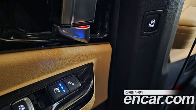 Kia Carnival 2023 — Фото 18/20