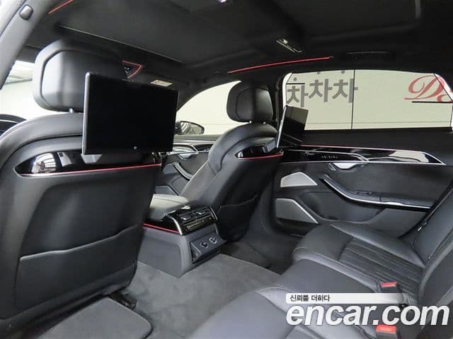 Audi A8 2021 — ფოტო 17/20