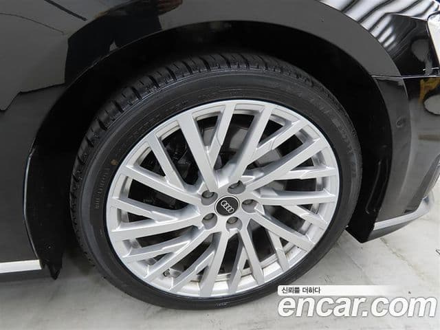 Audi A8 2021 — ფოტო 5/20