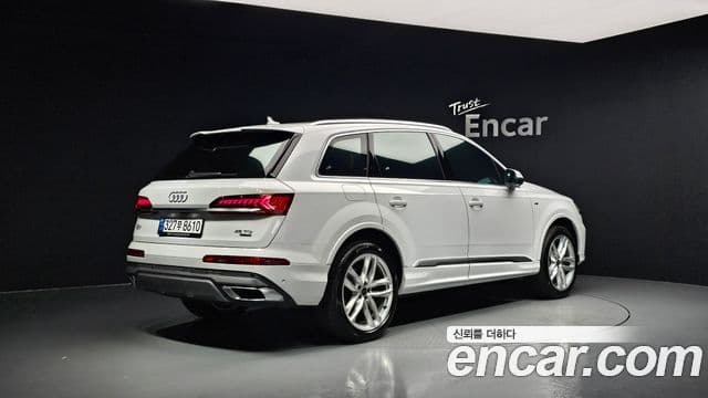 Audi Q7 2023 — Photo 8/20
