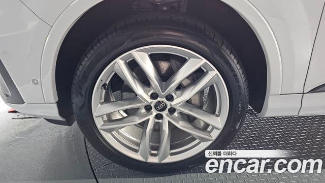 Audi Q7 2023 — Photo 18/20