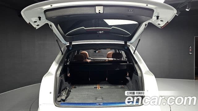 Audi Q7 2023 — Photo 9/20