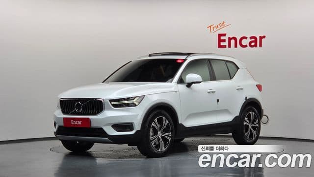 Volvo XC40 2022 — Şəkil 1/20