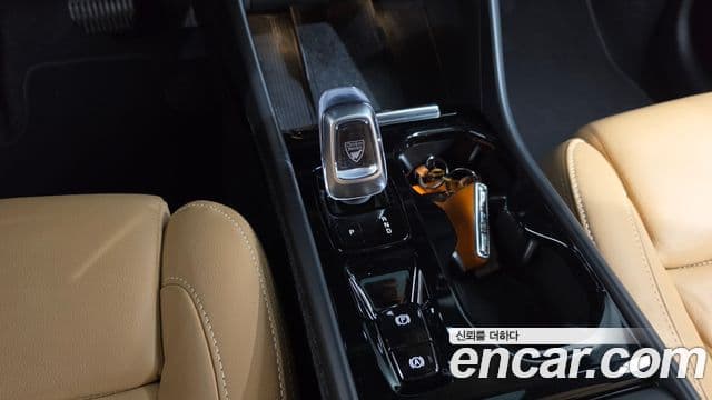 Volvo XC40 2022 — Şəkil 9/20