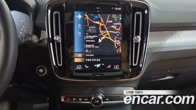 Volvo XC40 2022 — Şəkil 13/20