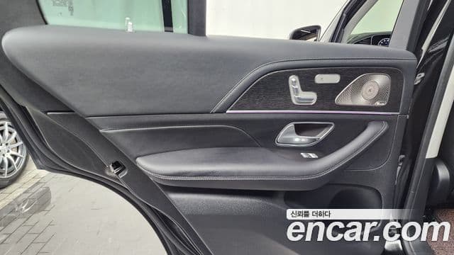 Mercedes-Benz GLE-Class 2024 — Photo 21/33