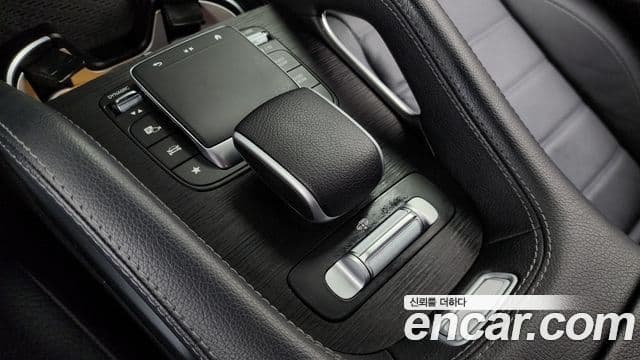 Mercedes-Benz GLE-Class 2024 — Photo 17/33