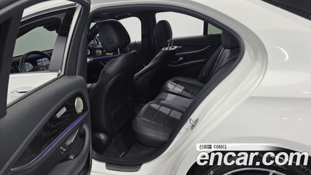 Mercedes-Benz E-Class 2020 — Фото 11/20