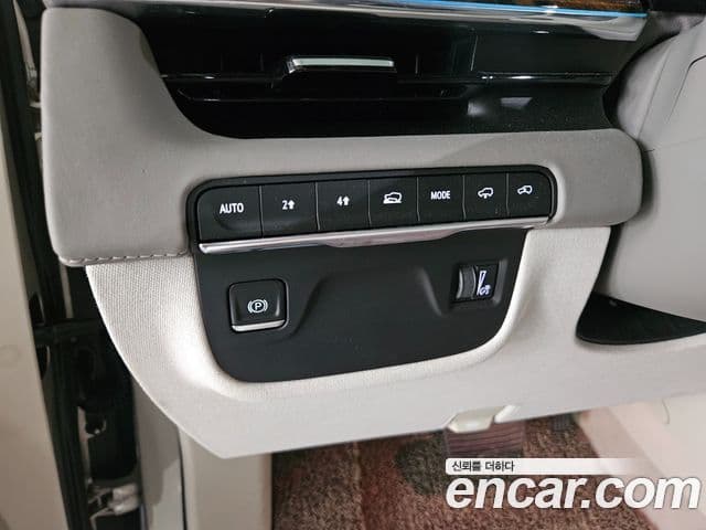Cadillac Escalade 2021 — фото 13 из 20