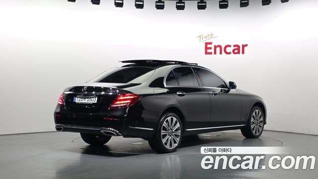 Mercedes-Benz E-Class 2020 — ფოტო 2/20