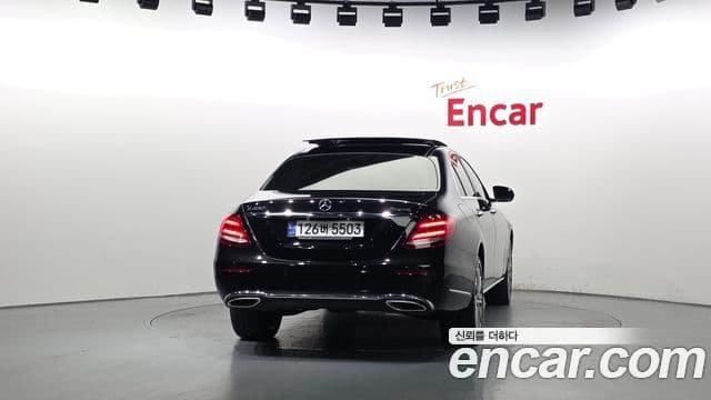 Mercedes-Benz E-Class 2020 — ფოტო 4/20