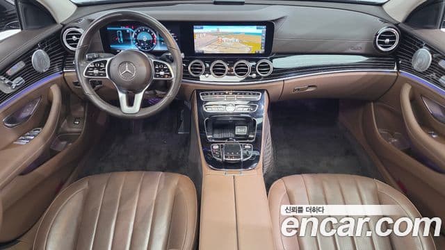 Mercedes-Benz E-Class 2020 — ფოტო 7/20