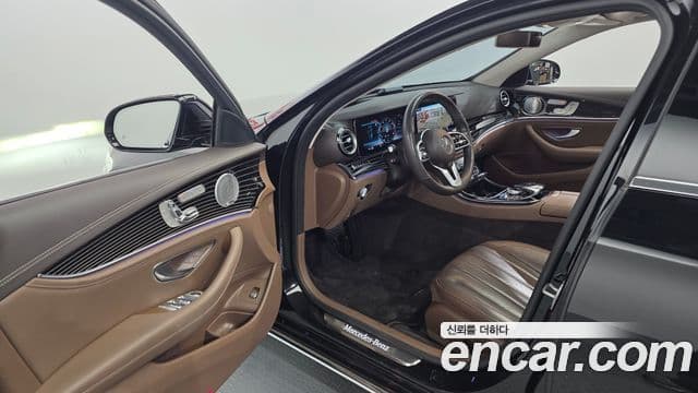 Mercedes-Benz E-Class 2020 — ფოტო 10/20