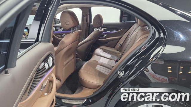 Mercedes-Benz E-Class 2020 — ფოტო 11/20
