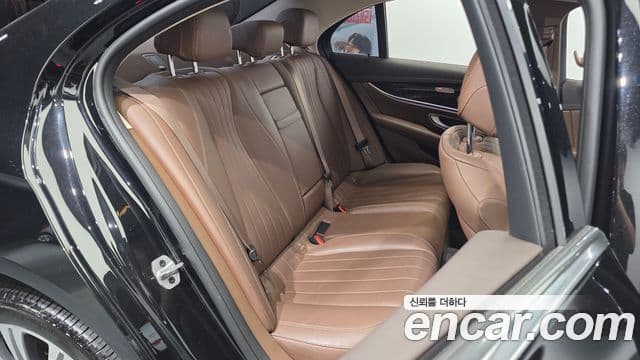 Mercedes-Benz E-Class 2020 — ფოტო 12/20