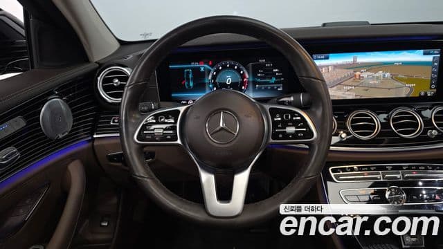 Mercedes-Benz E-Class 2020 — ფოტო 14/20