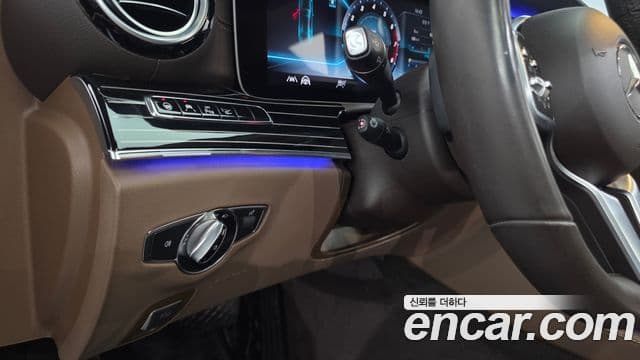 Mercedes-Benz E-Class 2020 — ფოტო 19/20