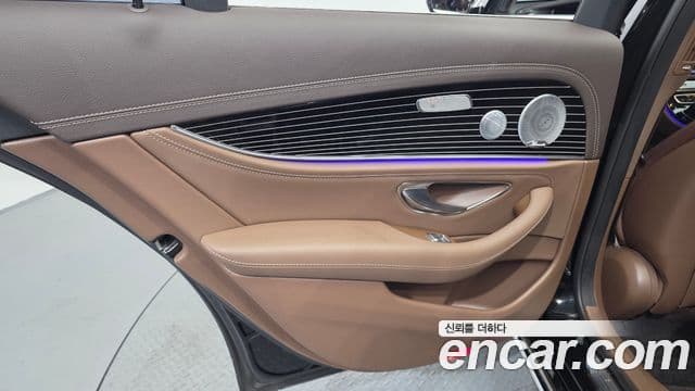 Mercedes-Benz E-Class 2020 — Photo 28/32