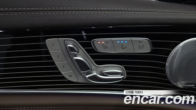 Mercedes-Benz E-Class 2020 — Photo 23/32