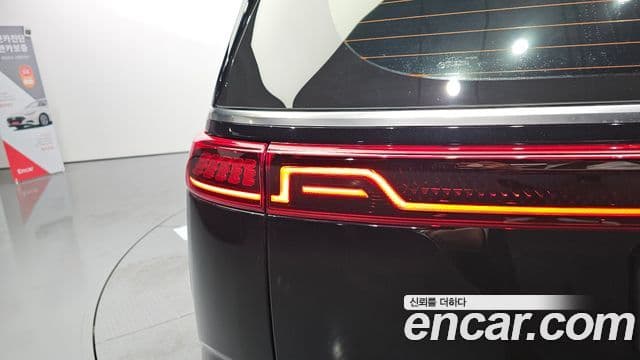 Kia Carnival 2022 — ფოტო 22/30