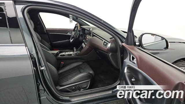 Genesis G70 2019 — Photo 6/31