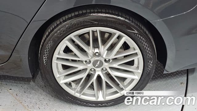 Genesis G70 2019 — Photo 11/31