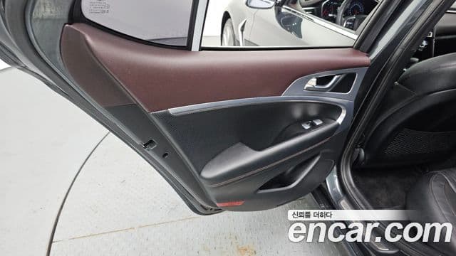 Genesis G70 2019 — Photo 21/31