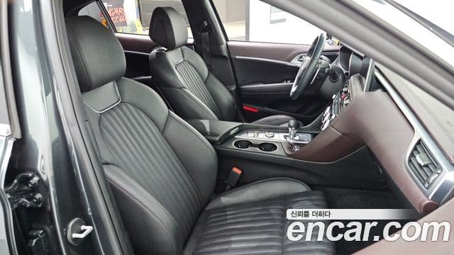 Genesis G70 2019 — Photo 22/31