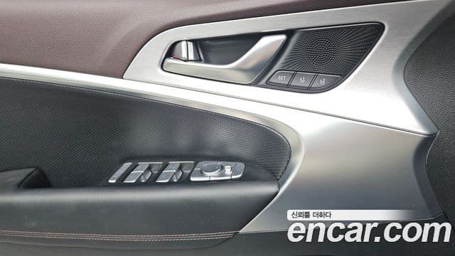 Genesis G70 2019 — Photo 13/31