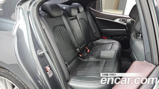 Genesis G70 2019 — Photo 18/31