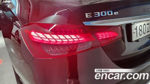 Mercedes-Benz E-Class 2021 — Şəkil 19/20