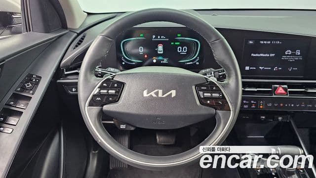 Kia Niro 2022 — ფოტო 13/20
