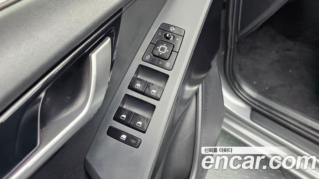 Kia Niro 2022 — ფოტო 17/20