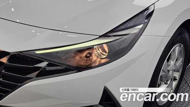 Hyundai The New Avante Hybrid 2023 — Photo 17/31