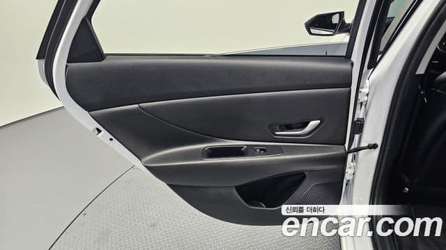 Hyundai The New Avante Hybrid 2023 — Photo 27/31